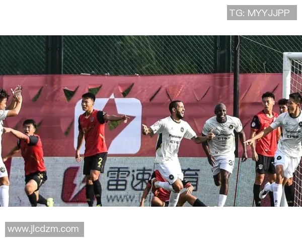 成都足球队以75分领跑城市联赛积分榜展现强劲实力 成都足球队以75分领跑城市联赛积分榜展现强劲实力