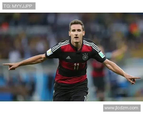 德国队足球明星帅哥的魅力与风采揭示了足球场上的青春与激情