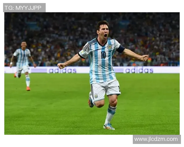 姓凪的足球明星如何在绿茵场上书写传奇人生与辉煌成就