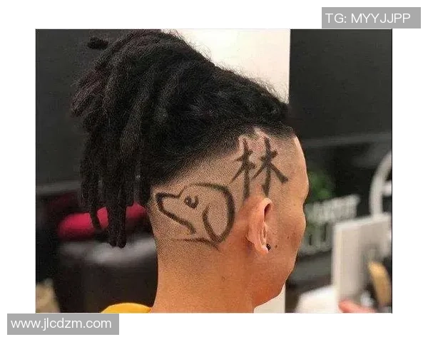 足球明星们的独特头型展示与风格解析让你大开眼界 足球明星们的独特头型展示与风格解析让你大开眼界